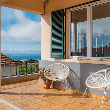 Hills View 2br Apartment *