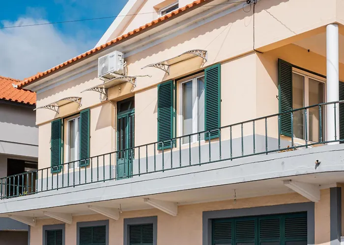 Hills View 2br * 蓬他达维托亚