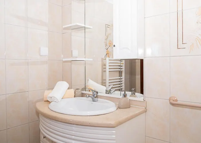 Hills View 2br 蓬他达维托亚