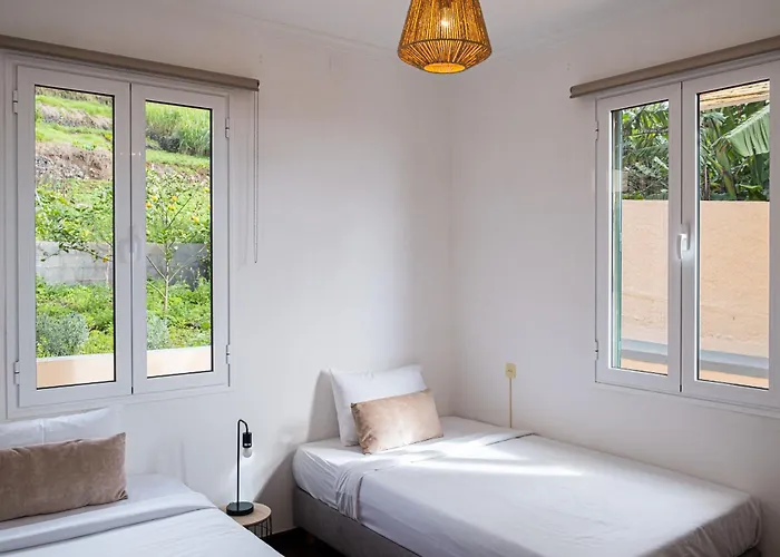 Hills View 2br 蓬他达维托亚