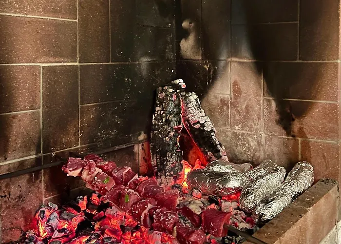 Hills View 2br 蓬他达维托亚