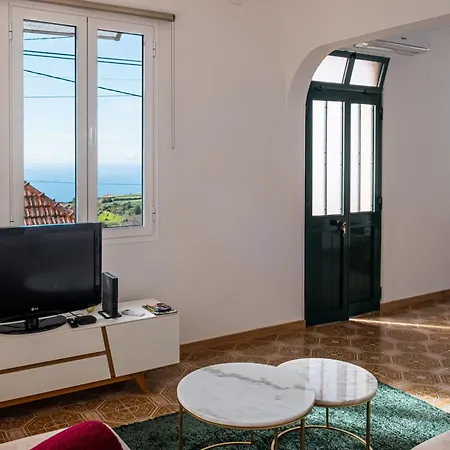 Hills View 2br Apartament